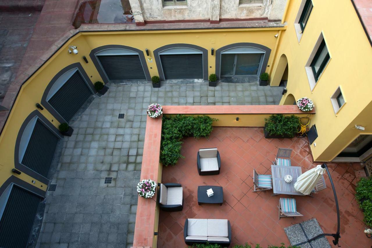 Appartement Le Terrazze Sul Cortile à Salernes Extérieur photo