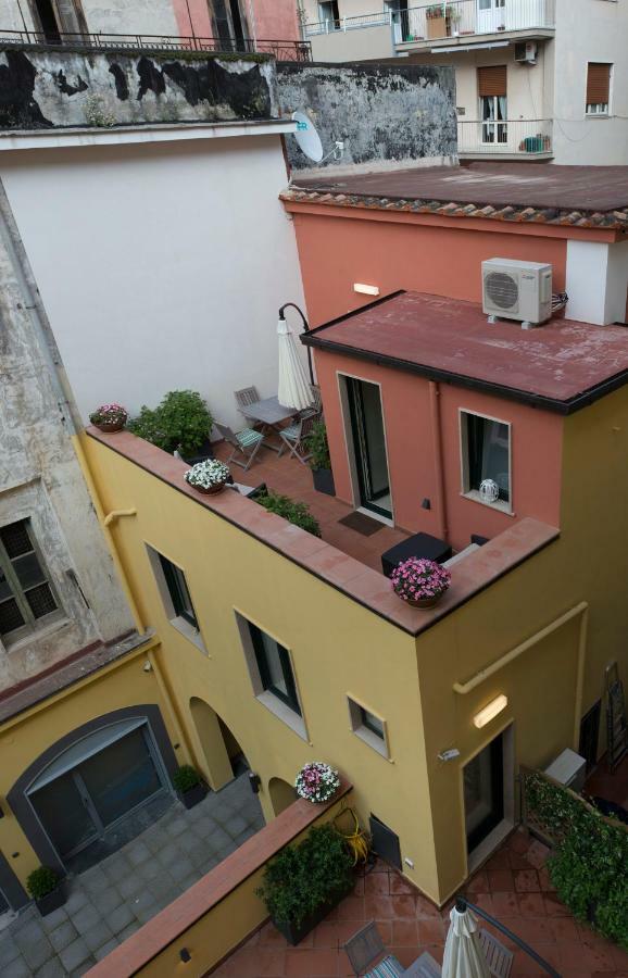 Appartement Le Terrazze Sul Cortile à Salernes Extérieur photo
